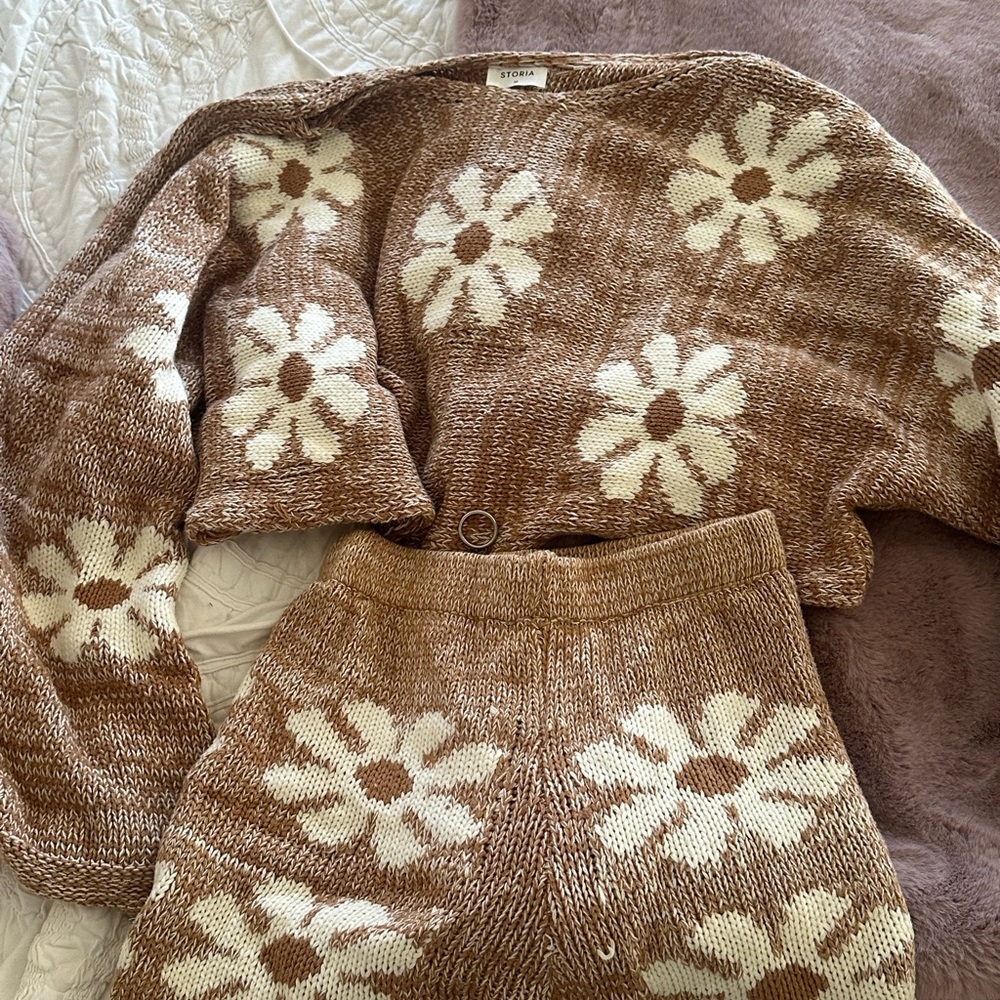 Storia Daisy Patterned Cardigan in Brown and Cream